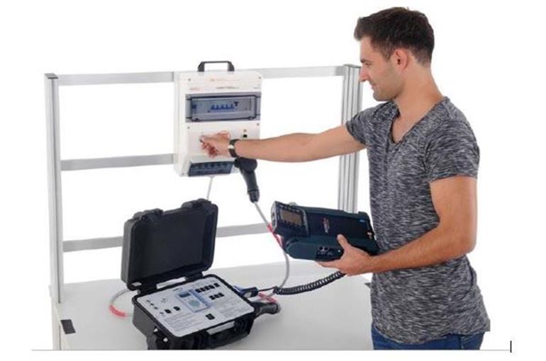 Sistema de formación de instalación y cableado: Cargador de vehículo eléctrico de pared según DIN EN 61439-7 con simulación de fallos 